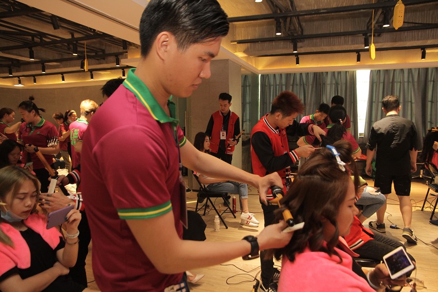 超適合圓臉、方臉的發(fā)型！