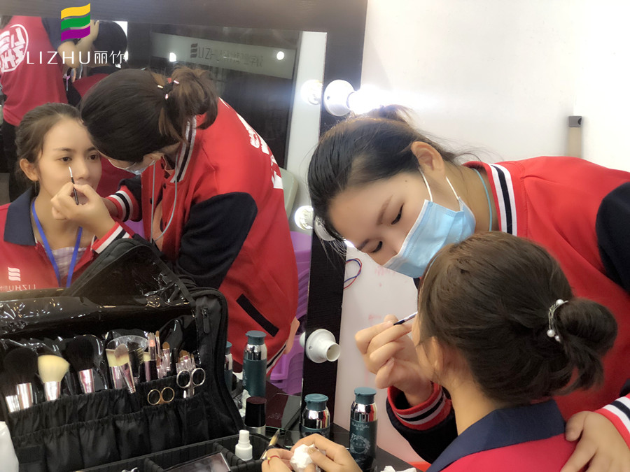 斬男色自然裸妝！