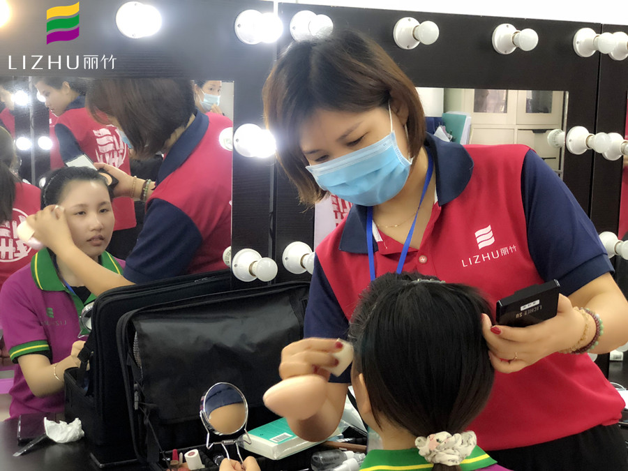 廣西美妝學(xué)校辯證：化妝對皮膚的傷害很大嗎？