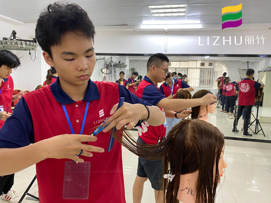 哪些人群需要打薄頭發(fā)？南寧學(xué)美發(fā)的學(xué)校為你解答