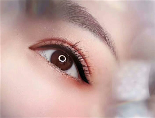 想知道紋美瞳線的技巧？到廣西紋繡培訓中心學