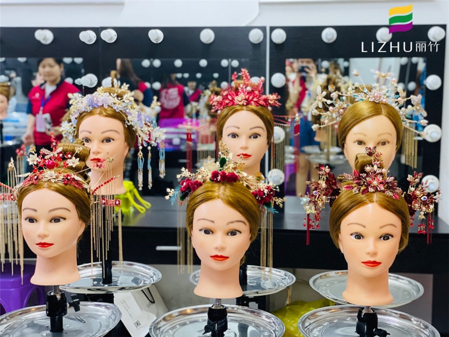 快看！廣西有名的化妝培訓(xùn)課堂實(shí)況