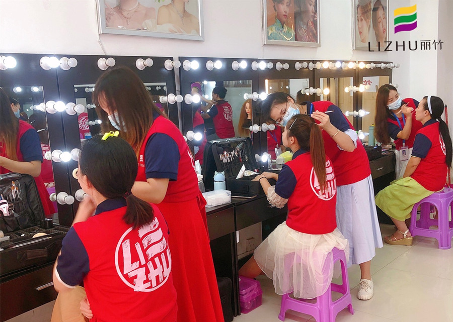 南寧化妝去哪里學？來麗竹化妝全能班啊