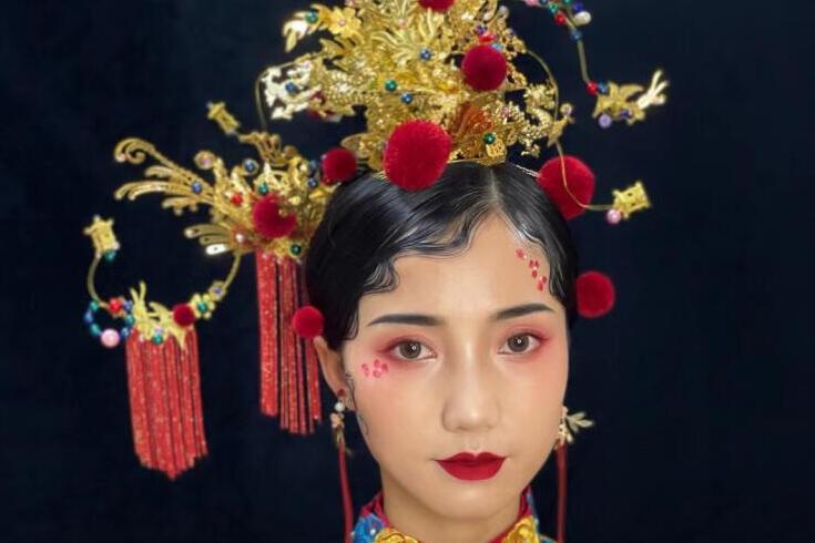 中式新娘造型，廣西彩妝造型學(xué)校作品