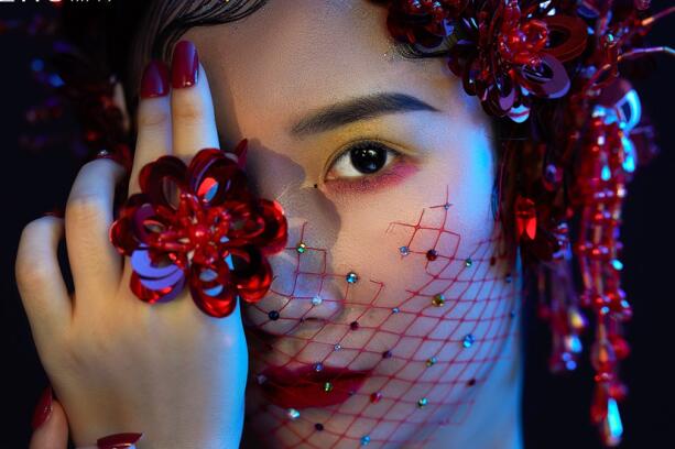 輕奢復古名媛造型，看南寧化妝學校哪家?guī)熧Y強