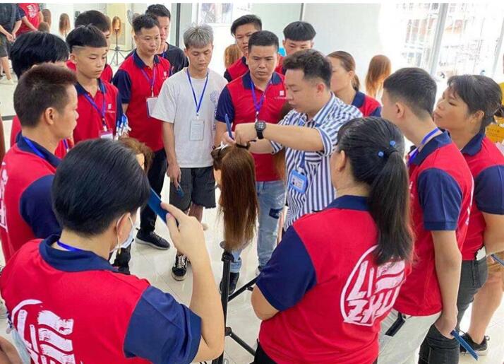 水平線修剪技巧，南寧美發(fā)培訓(xùn)學(xué)校分享給你