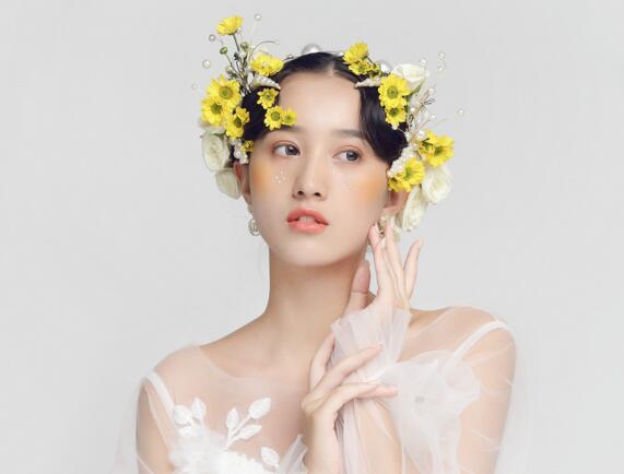 秋天適合哪種口紅色系？廣西專業(yè)化妝培訓(xùn)給你列清單