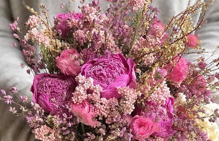 想知道干花怎么制作？來廣西插花培訓(xùn)班學(xué)習(xí)吧