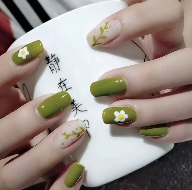 牛油果綠色美甲，和廣西美甲學(xué)習(xí)中心get起來