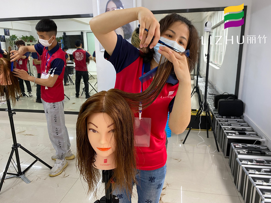 想知道廣西學(xué)美發(fā)哪家正規(guī)？快來看剪女發(fā)的技巧