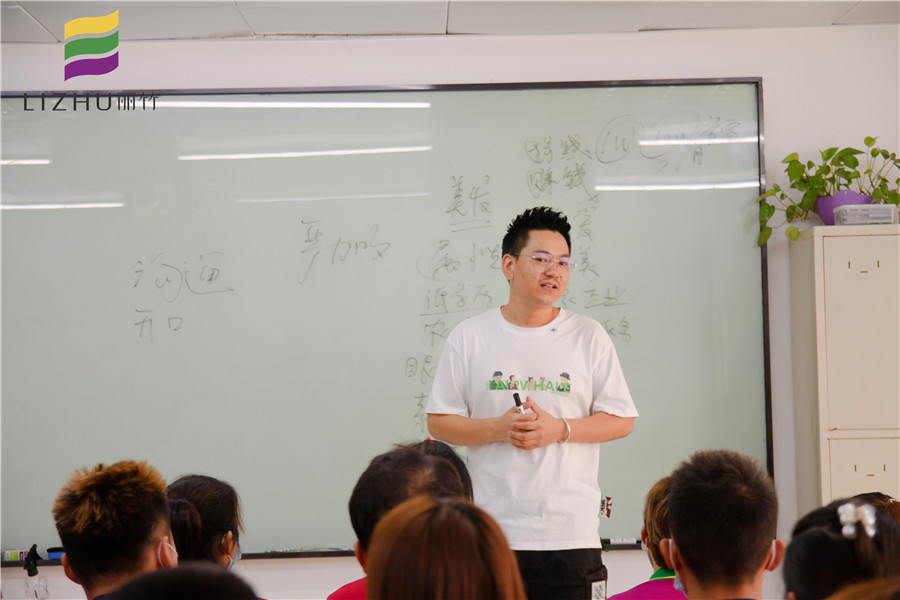 廣西美發(fā)學(xué)校哪家包工作？來(lái)麗竹美發(fā)就業(yè)宣講會(huì)吧