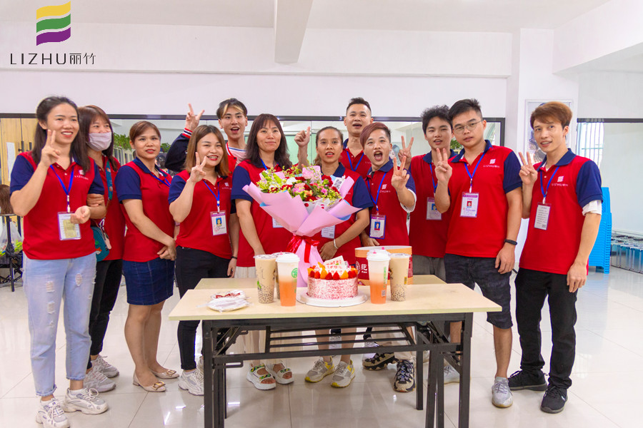 師恩難忘！南寧美發(fā)學校舉行畢業(yè)聚會