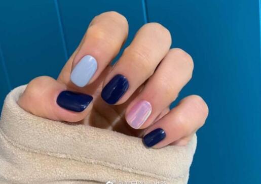 藍黑系秋冬美甲，南寧美甲培訓(xùn)班教你畫