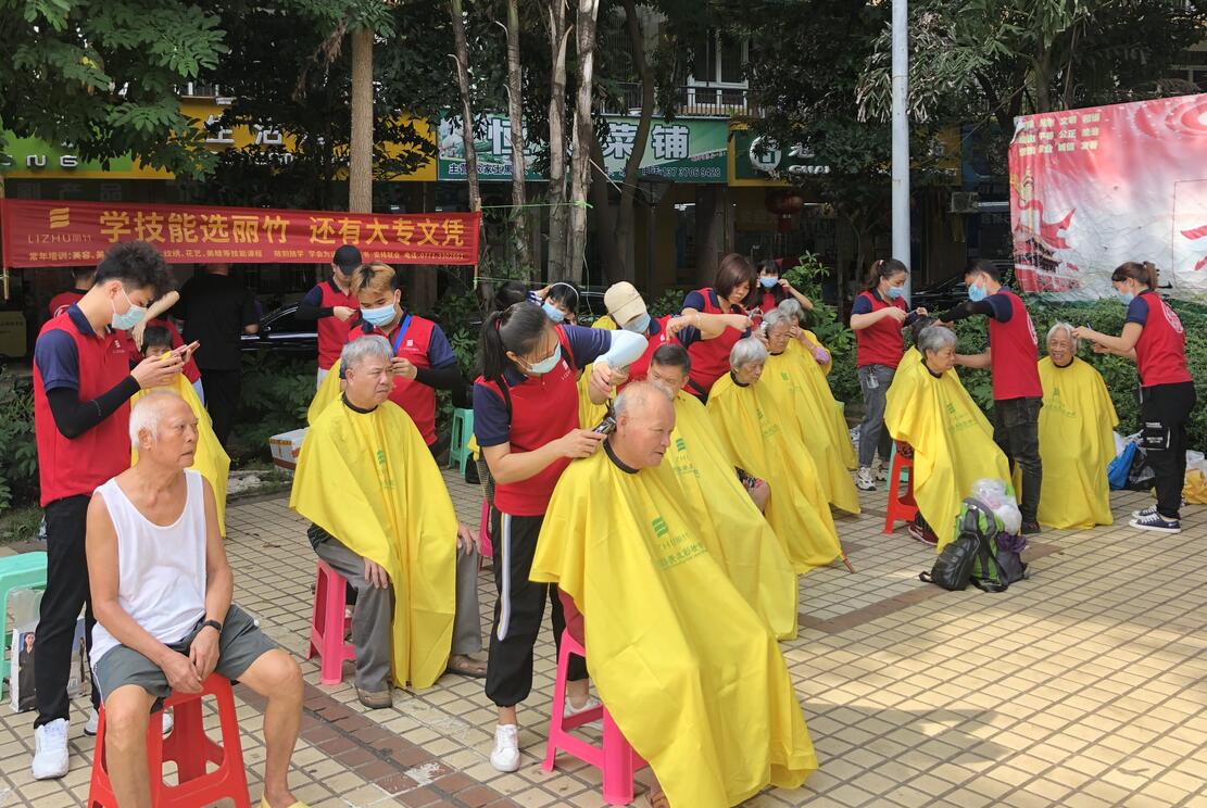 廣西學(xué)美發(fā)的學(xué)校哪家實踐多？麗竹提供免費理發(fā)活動