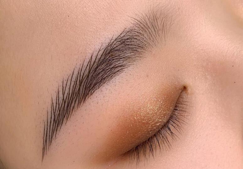 眉頭漸變不自然？南寧紋繡學(xué)習(xí)中心幫你分解