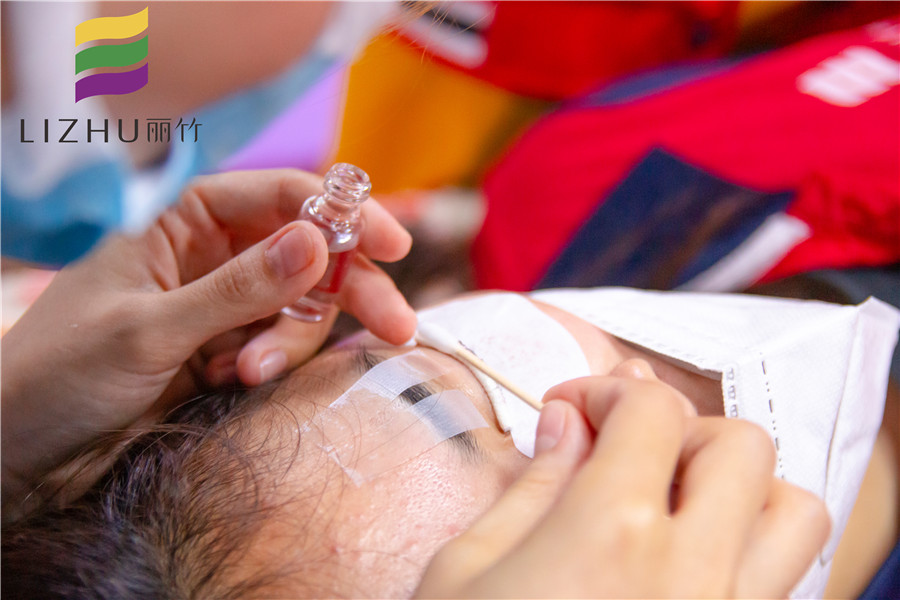 燙睫毛注意事項(xiàng)，南寧美甲美睫培訓(xùn)學(xué)校整理好了