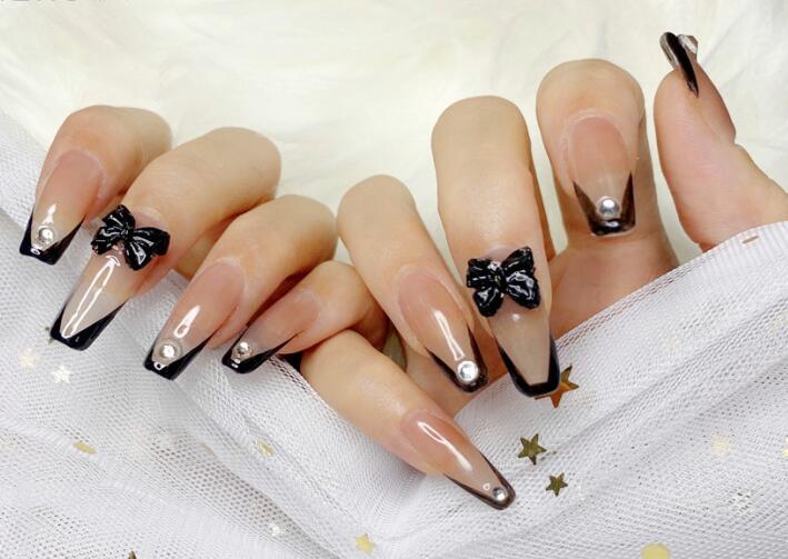 法式蝴蝶結(jié)美甲，用作品展現(xiàn)南寧美甲學(xué)校哪家有實(shí)力