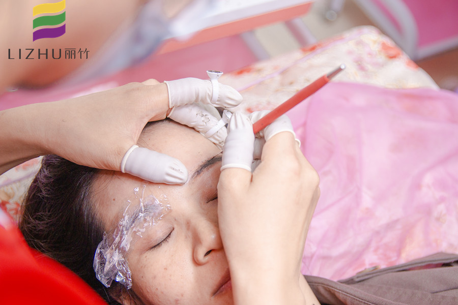 可以讓紋眉變淡的方法，麗竹紋繡學校教你