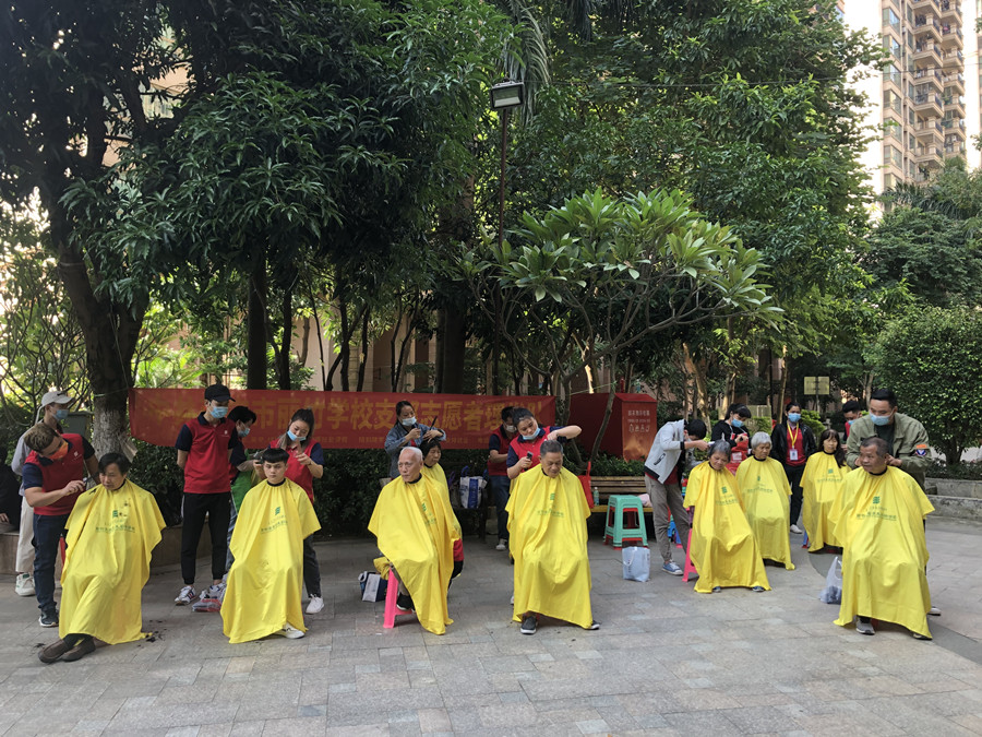 廣西美發(fā)培訓(xùn)學(xué)校社區(qū)理發(fā)活動(dòng)