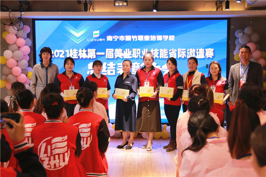 1635585971260761.jpg 學(xué)生代表合照.JPG