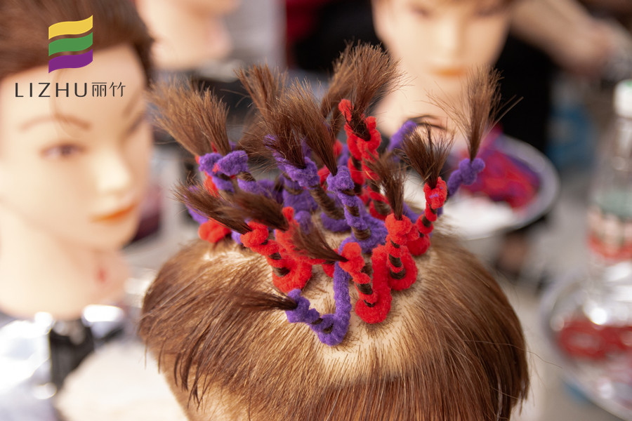 正確的煙花燙教程，南寧排名前十美發(fā)學(xué)校分享