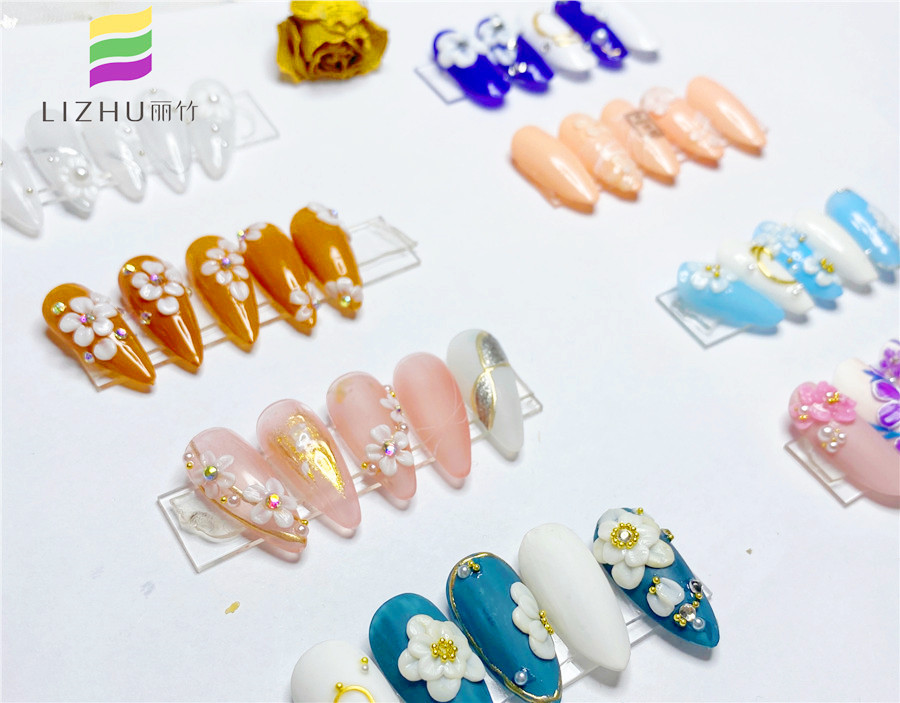 精美雕花美甲作品，告訴你南寧哪里可以學(xué)雕花美甲