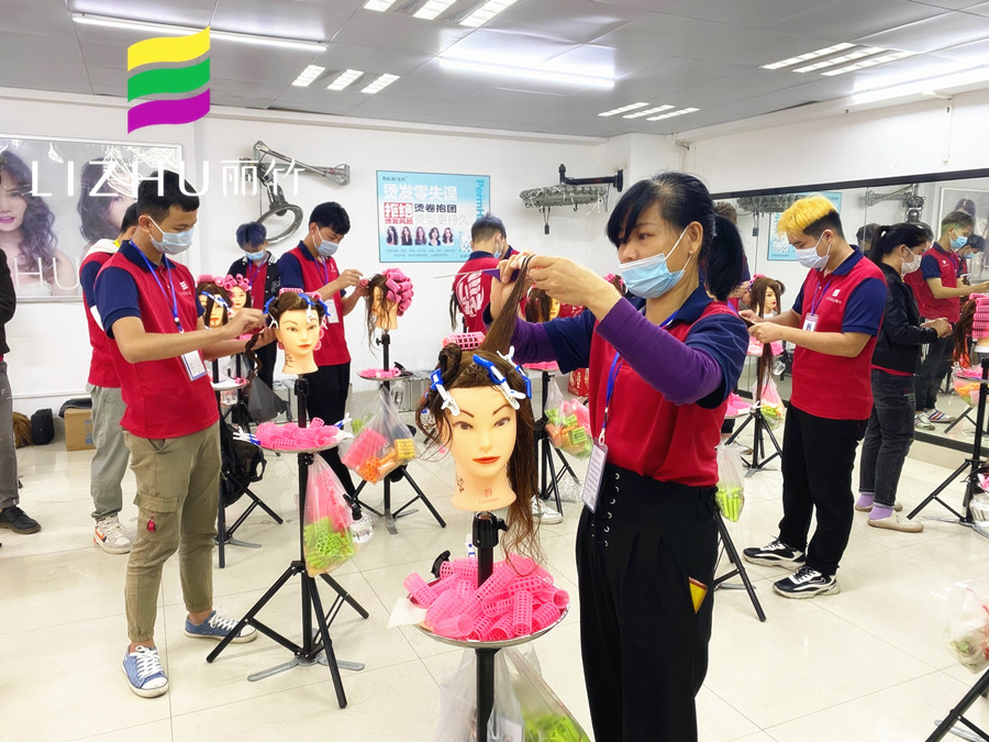 南寧燙發(fā)課堂：美發(fā)卷發(fā)筒怎么用？