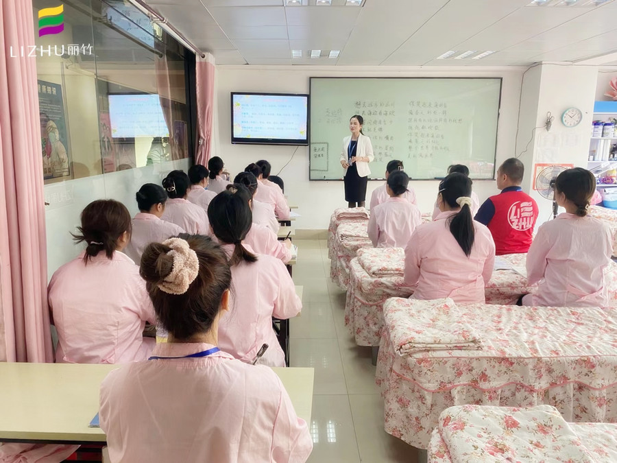 美容培訓(xùn)，來(lái)廣西專(zhuān)業(yè)美容培訓(xùn)學(xué)校