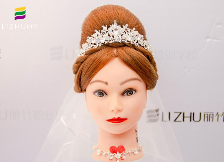 “赫本頭”編發(fā)，南寧教編發(fā)哪家學(xué)校好？