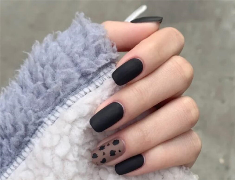 暗黑甜酷系美甲，展現(xiàn)廣西美甲培訓(xùn)哪家實(shí)力強(qiáng)