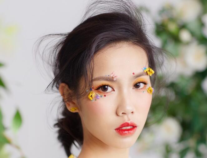 方型臉如何畫新娘妝？廣西南寧化妝學(xué)校教你