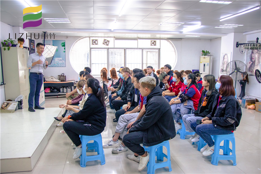 廣西學(xué)美發(fā)好找工作嗎？來看麗竹學(xué)校就業(yè)宣講會