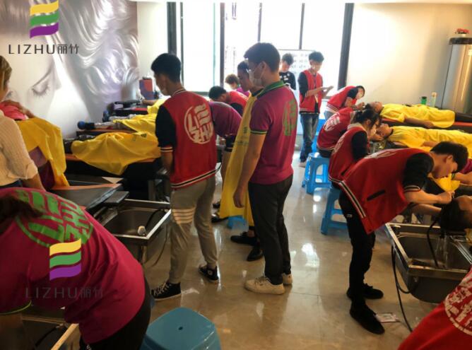 不怕掉發(fā)的洗頭方式，廣西美發(fā)培訓(xùn)分享