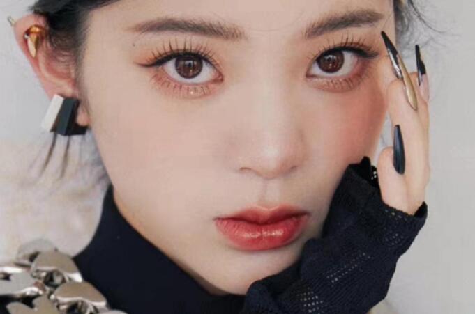 學(xué)小鹿感財(cái)閥千金”仿妝，知南寧學(xué)化妝哪家?guī)熧Y強(qiáng)_