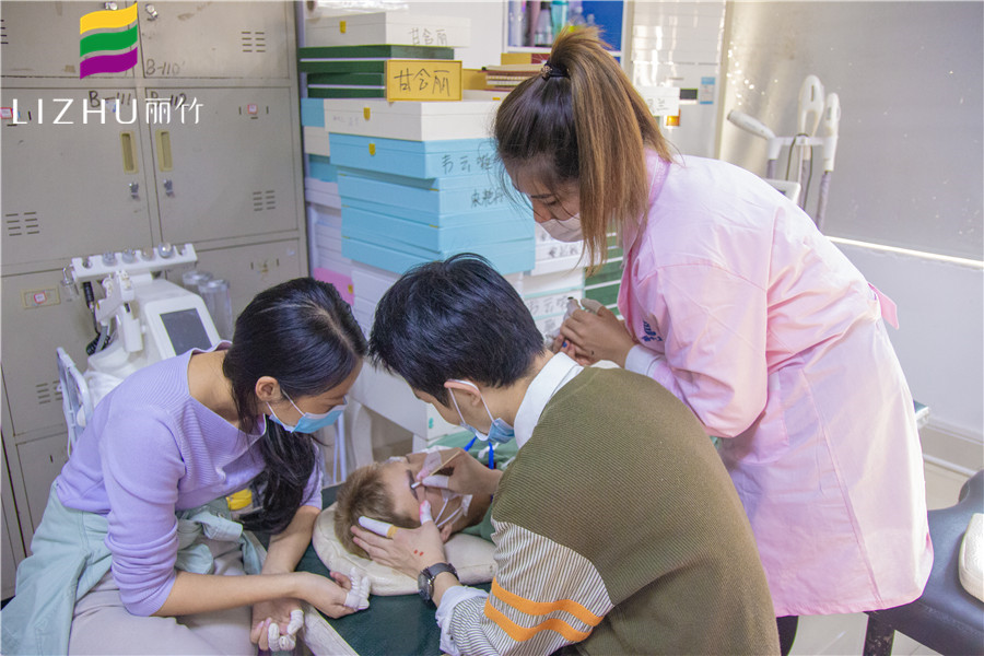 1638946084142286.jpg 老師指導(dǎo).jpg