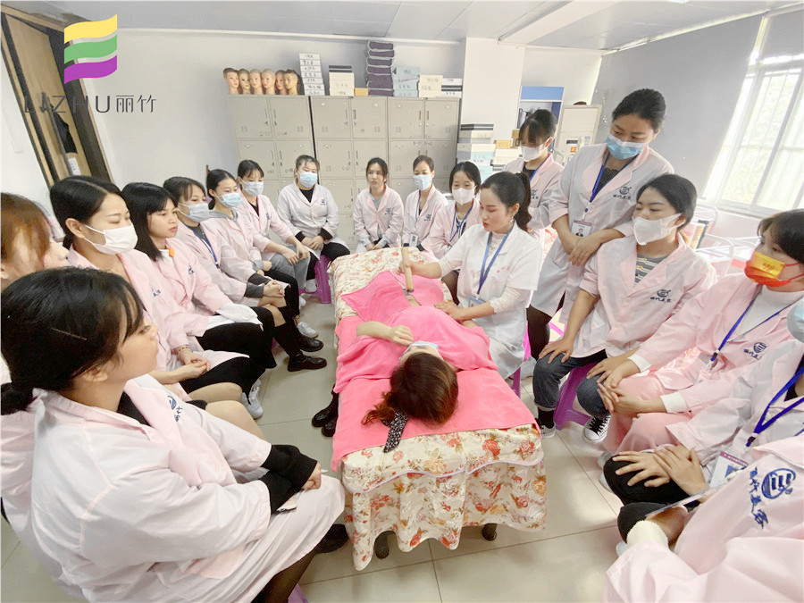 艾灸肚臍的好處，南寧美容養(yǎng)生培訓(xùn)班老師告訴你