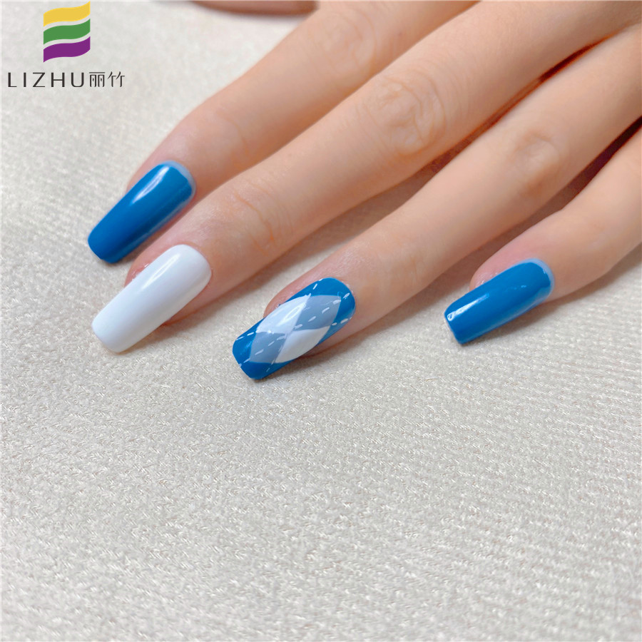 格紋撞色美甲 |  實(shí)力展示南寧學(xué)美甲要去哪里進(jìn)修