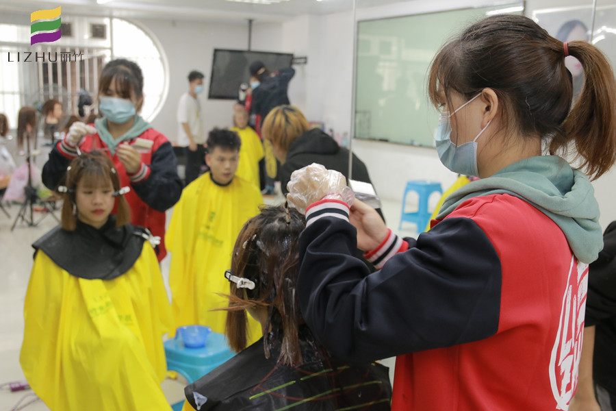 南寧燙染技術可以去哪里進修？麗竹燙染培訓班歡迎你