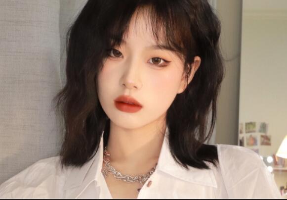 單眼皮眼影教程，廣西南寧彩妝學(xué)校分享