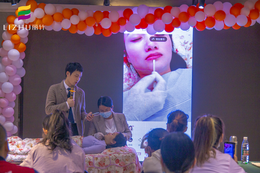 如何處理烏唇？南寧紋繡培訓(xùn)學(xué)校教你