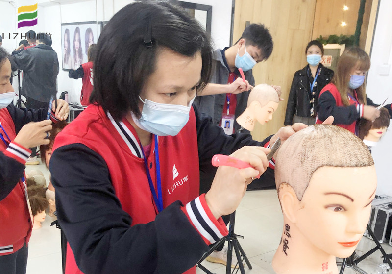 美發(fā)剃刀如何操作？廣西南寧美發(fā)培訓(xùn)學(xué)校教你