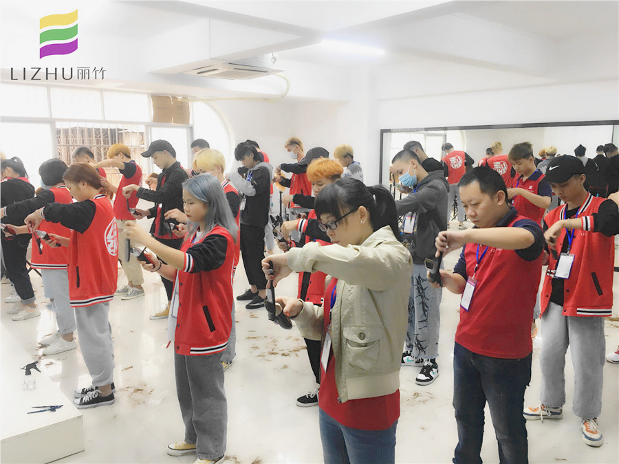 美發(fā)推剪練習課堂，南寧美發(fā)學校分享