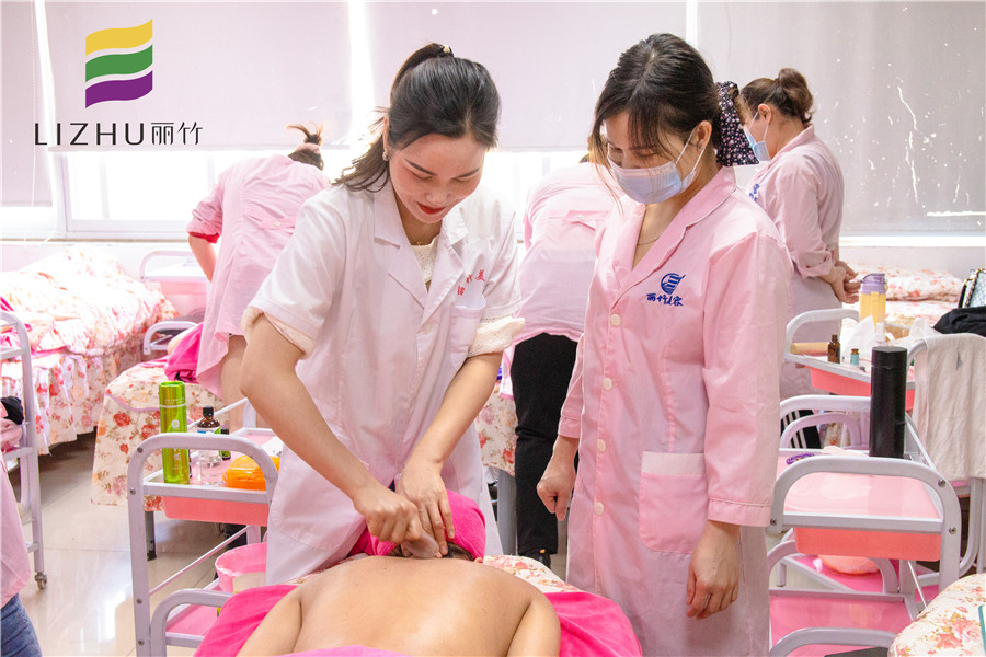 背部按摩知多少？廣西排名前十美容學校告訴你