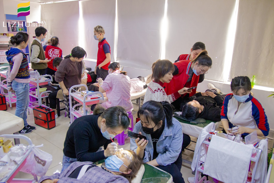 如何應(yīng)付顧客砍價(jià)紋繡技巧，麗竹紋繡學(xué)校教你