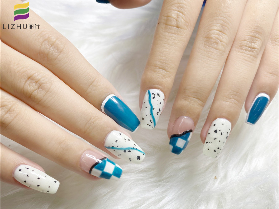 秋冬撞色美甲推薦，看看廣西南寧美甲學(xué)校哪家教得好