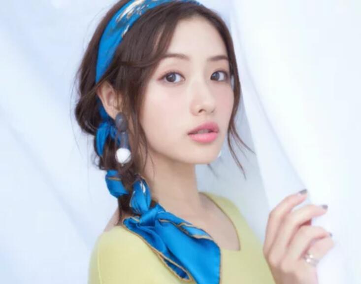 絲巾的創(chuàng)意搭配，廣西形象設(shè)計(jì)培訓(xùn)班教你