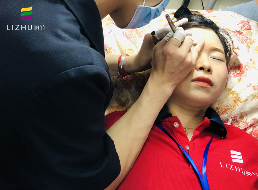 紋繡后眉毛發(fā)癢應(yīng)對方法（上），南寧紋繡護(hù)理