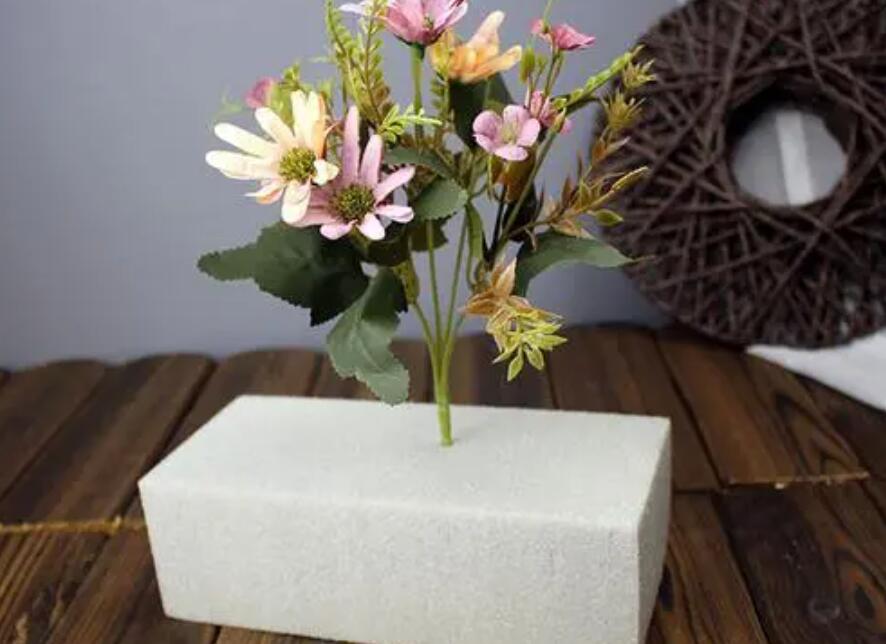 插花需要哪些材料？南寧婚慶花藝培訓(xùn)學(xué)校幫你盤(pán)點(diǎn)