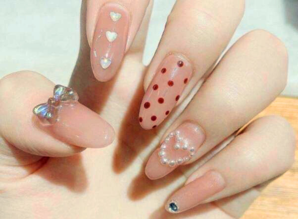 浪漫裸色美甲推薦，廣西美甲網(wǎng)紅分享