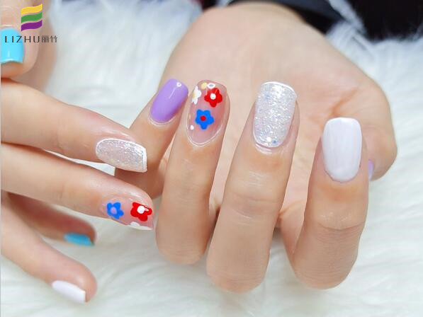 春日美甲，藍天白云，花兒朵朵開